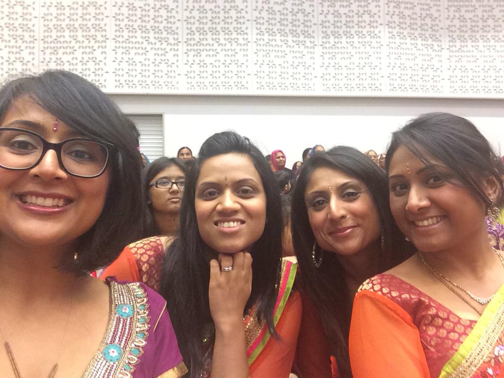 SonalH08's tweet photo. #sisters #kingsburymandir #BhaktiSangeet listening to our bro @Darshnoosh ! http://t.co/7Eh825sja1
