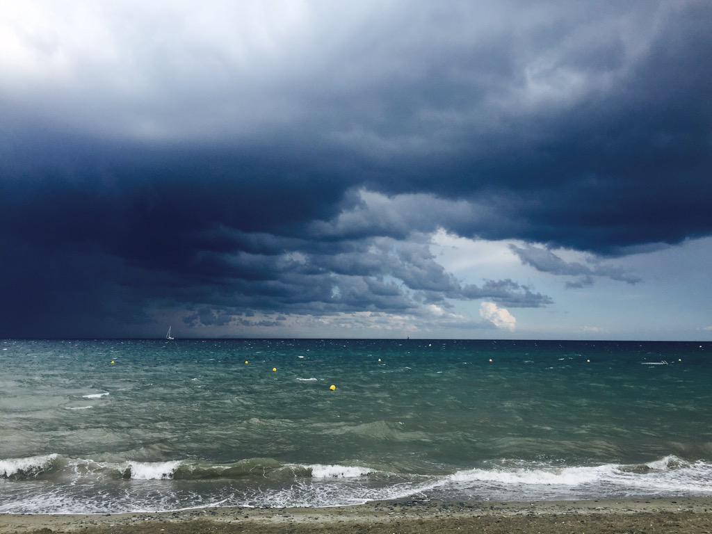 ThierrySurace's tweet photo. Travail sur la tempête... http://t.co/PBrX6UAXNr