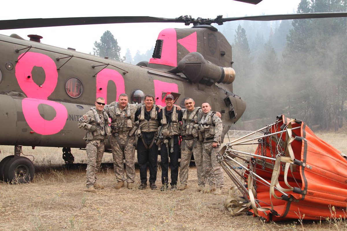 TheCalGuard's tweet photo. @theCaGuard aviators and @CAL_FIRE members standing together #FightingWildfires on #ForkComplex #KeepingCASafe http://t.co/veW9hxv7cU
