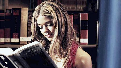 EmisonLife's tweet image. Imagine Ali reading Great Expectations 🙊😍 #Emison #PLLTimeJump