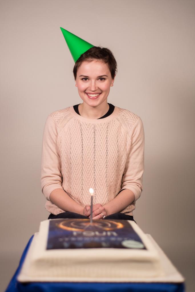  happy birthday veronica Roth         