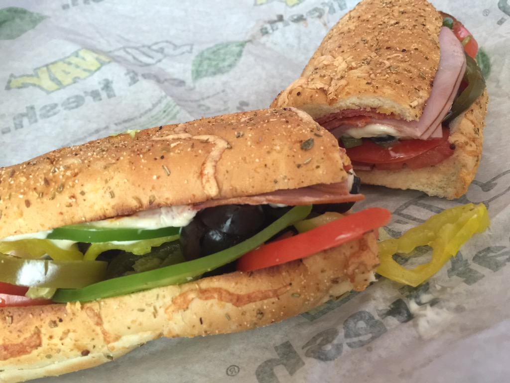 UnitedgamerzHQ's tweet image. FAV FOR SUBWAY!! IGNORE FOR ANAL HAIRS IN SALAD