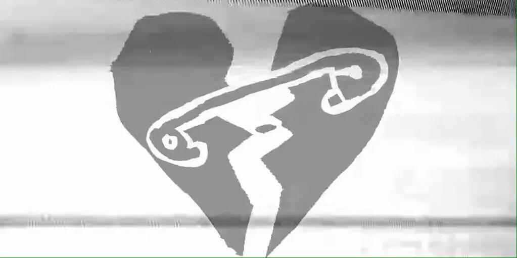 luke_penguim's tweet image. #ShesKindaHotVMA