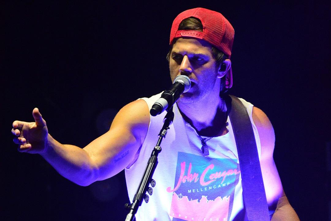 thebootdotcom's tweet image. We love that @KipMooreMusic is sharing all his new tunes! Here's another one: theboot.com/kip-moore-that… #WildOnes