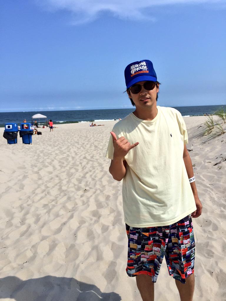 jerrylore's tweet photo. LIFE'S A BEACH @LoveLavallette #jerseyshore #beachbum #lifesabeach #applebum #kbas #kicksbox #sneakerhead #shoebox http://t.co/GviAFuTxAb