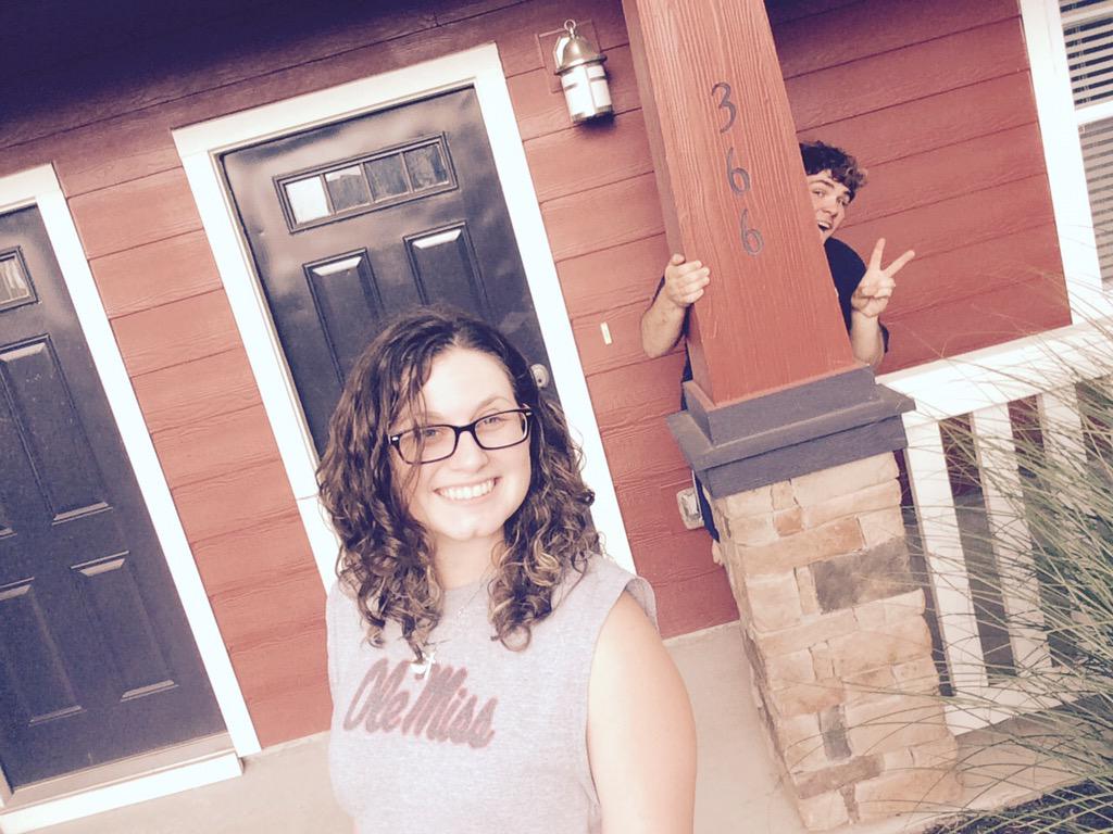 WP_Problem's tweet photo. All moved in with @ayye_imstevoo at #366! @AspenMTSU #AHMoveIn2015 #AHMoveInContest http://t.co/cDNQvy1qpb