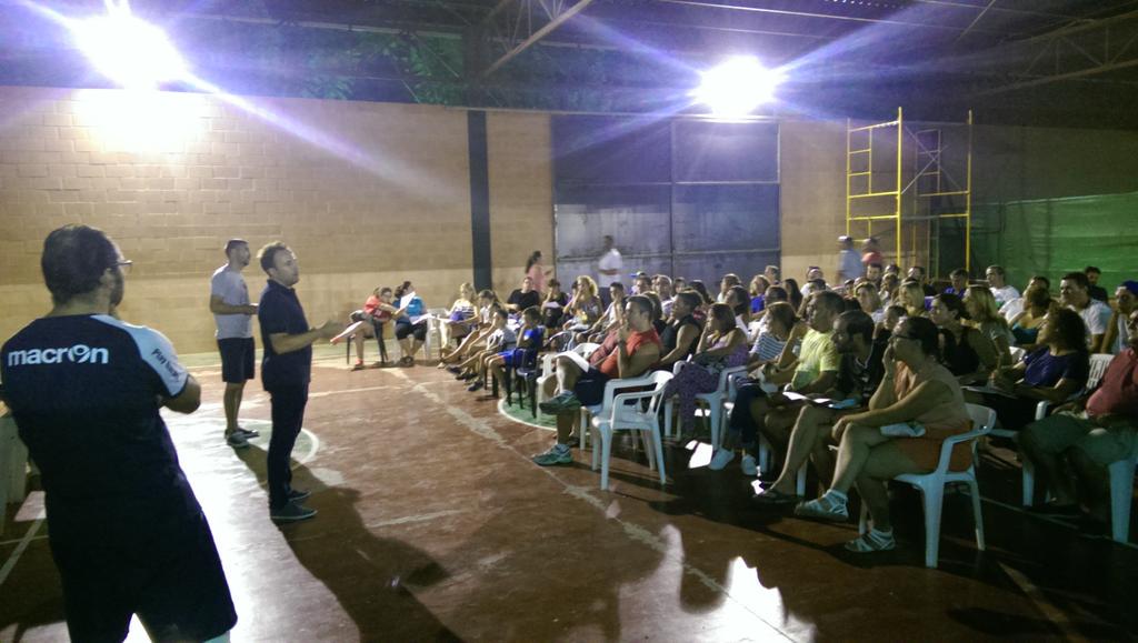 KonectaSport's tweet photo. Gran afluencia de padr@s a la presentación del #CsdVistazul. Proyecto ambicioso y formativo es posible con @Casta20p http://t.co/nCErSxZfFO