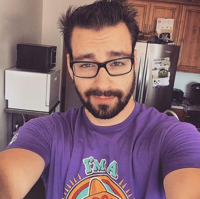 _rtyourfavs's tweet photo. Gassymexican http://t.co/0stqt6JOUY
