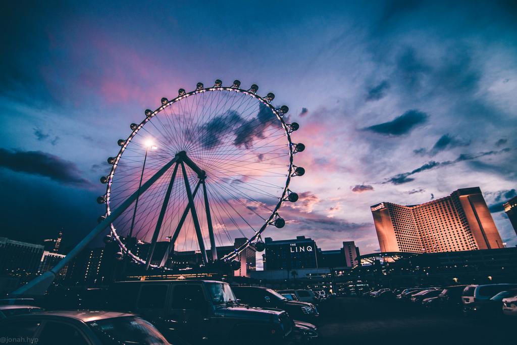 JonahHyp's tweet photo. #WorldPhotographyDay 5 months into photography and it still amazes me. I love to share the way I see Vegas . http://t.co/rO5fr84q04