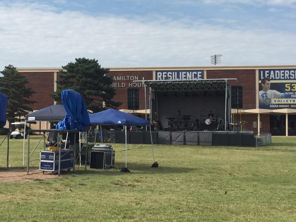UCentralRadio's tweet photo. Outdoors tonight? #FineByMe @andygrammer see you tonight! @UCOBronchos @UCO_CA @UCO_2019 #ucosw15 http://t.co/KD8xlYSH4O