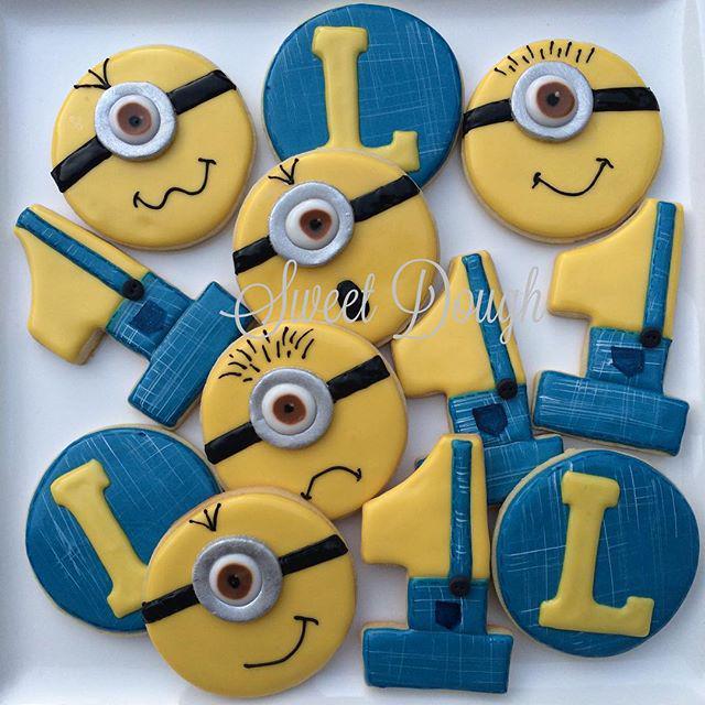 mrsmartiarena's tweet photo. #TBT Minion set for a little boy turning one! #minions #birthday #denimeffect #sweetdough … http://t.co/5PkRPzzIY8 http://t.co/qBpTcLnu6P