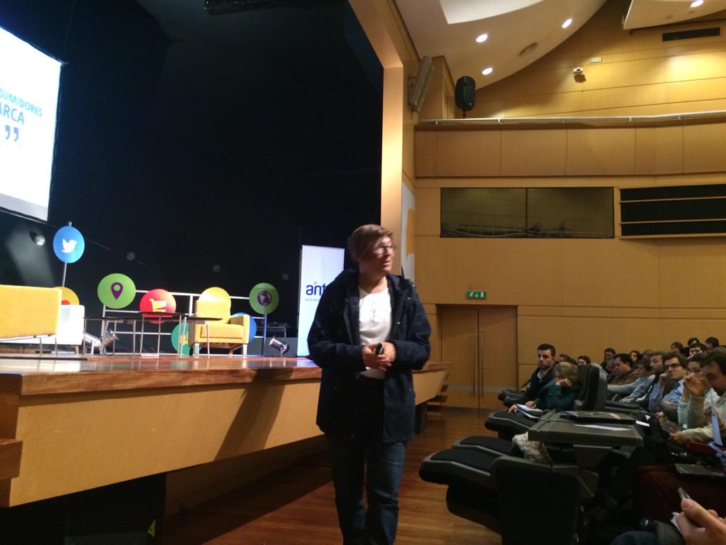 " Los likes no pagan las cuentas. Las ventas sí. " #emarketers15 <a href="/gabycastellanos/">Gaby Castellanos</a>