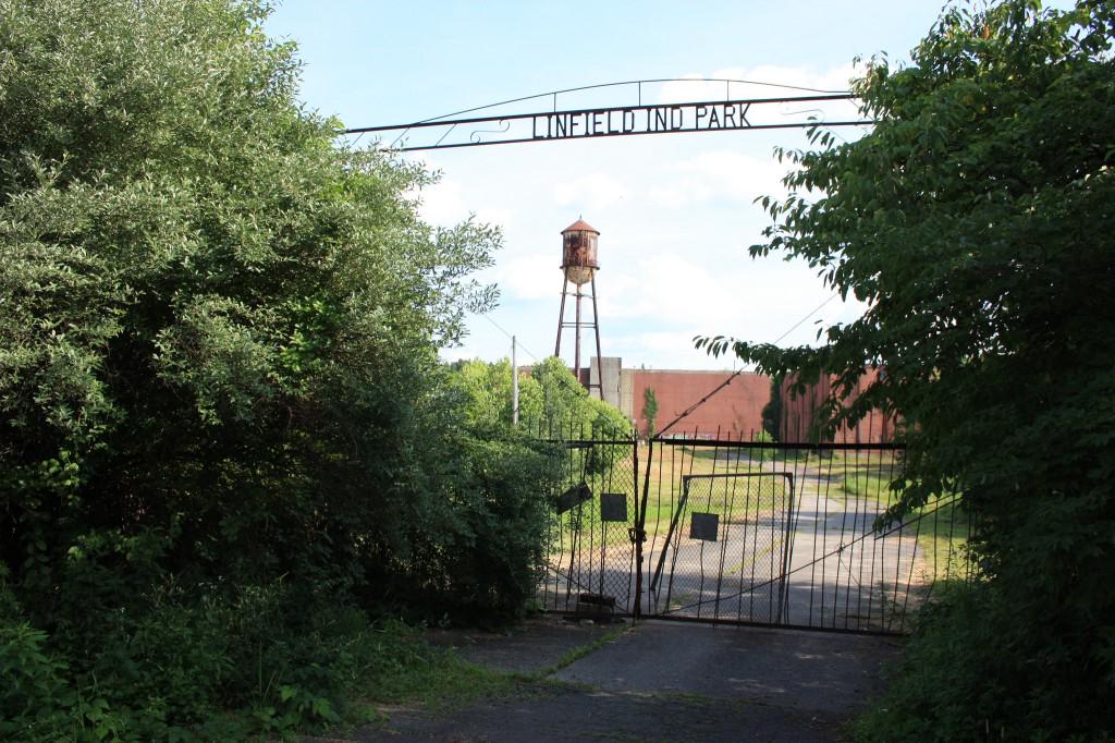 APAadvocates's tweet image. What was once a #brownfield, is now a thriving community 
@Brownfields2015 @EPAland @Eleytown bit.ly/1KtwTzg