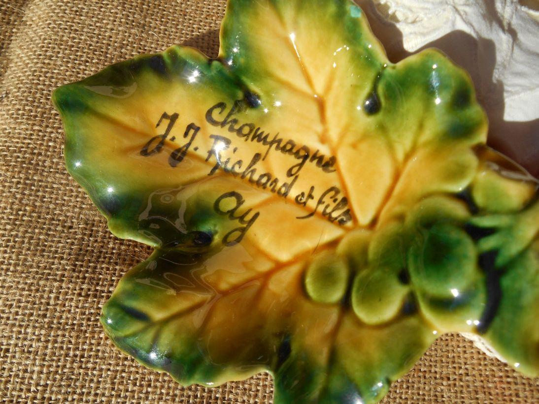 SophieLadyParis's tweet image. Champagne Leaf Pin Tray Yellow French Pottery from Villenauxe Leaf … etsy.me/1hCdGy9 #FRENCHLINENS #LeafDish