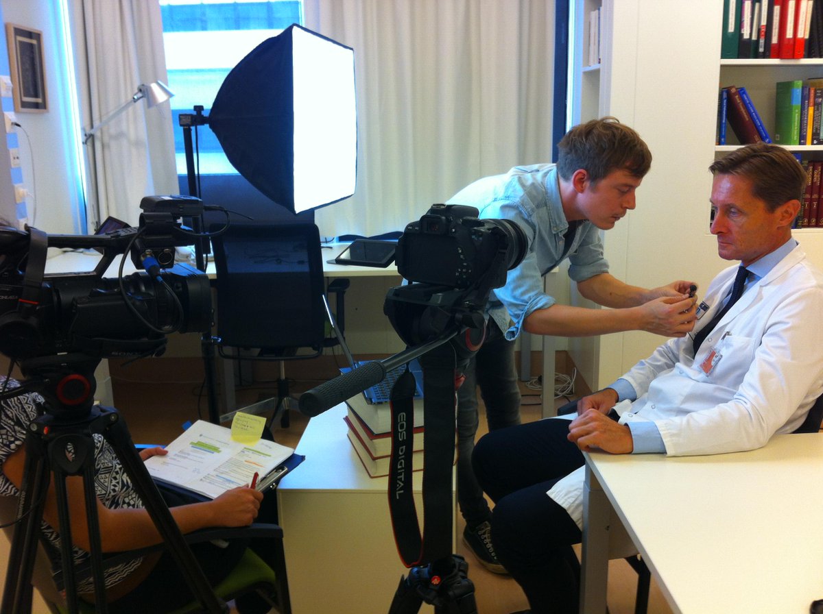vielgesundheit's tweet photo. Prim. Ao. Prof. Dr. #Oberbauer bei den Interviewvorbereitungen mit unserem vielgesundheit.at-Team @MedUni_Wien http://t.co/V3Yrs4Fb5P