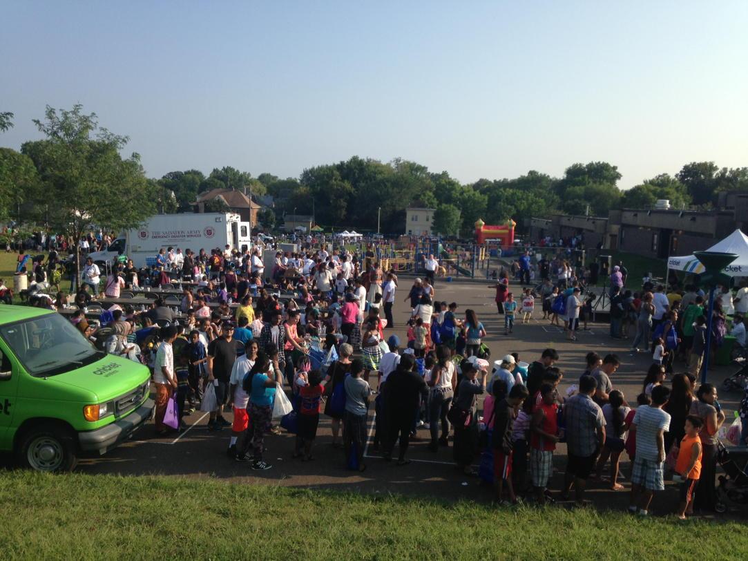 VentoElementary's tweet image. Amazing backpack giveaway at Vento last night!  FVFL and Vento bringing the community together!