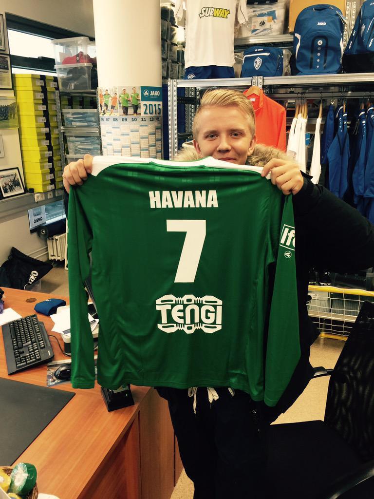 reginskytta's tweet photo. Verð að gefa @KopacabanaKp stórt S/O fyrir að styðja kvennaboltan jafn mikið og karlana! #fotboltinet #blikarkoma http://t.co/nXFSbxAJcM