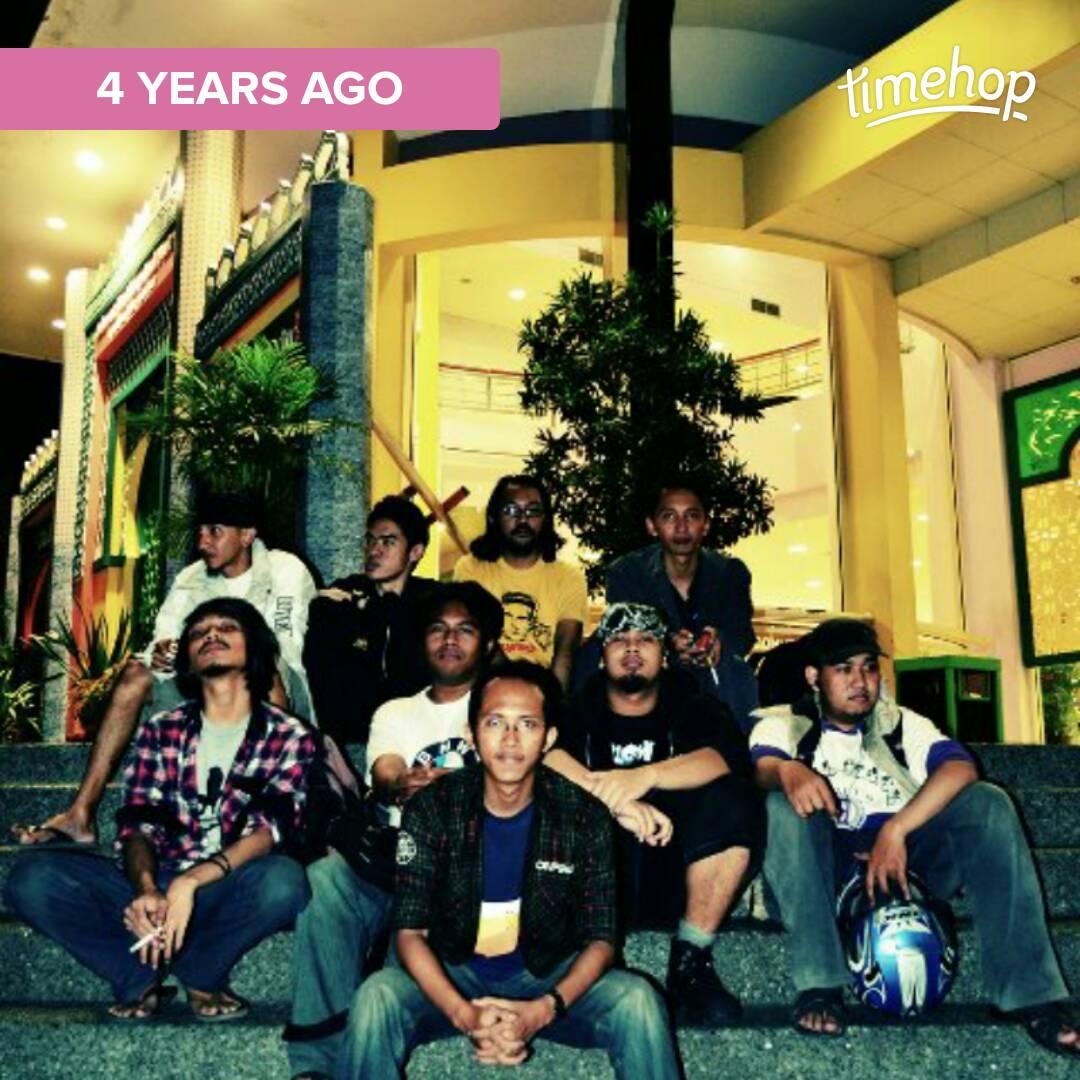 Hahaha... <a href="/sudutgalau/">Agus Novianto</a> <a href="/TitanArifin/">Titan Arifin</a> <a href="/ajunx/">Agung Nurcahyo</a> <a href="/Mariendra/">𝐇.</a> <a href="/ArK4th/">Ariaranchan</a> <a href="/_WilliamPascal/">William Pascal ♠︎</a>  timehop.com/c/ftp:22015832…