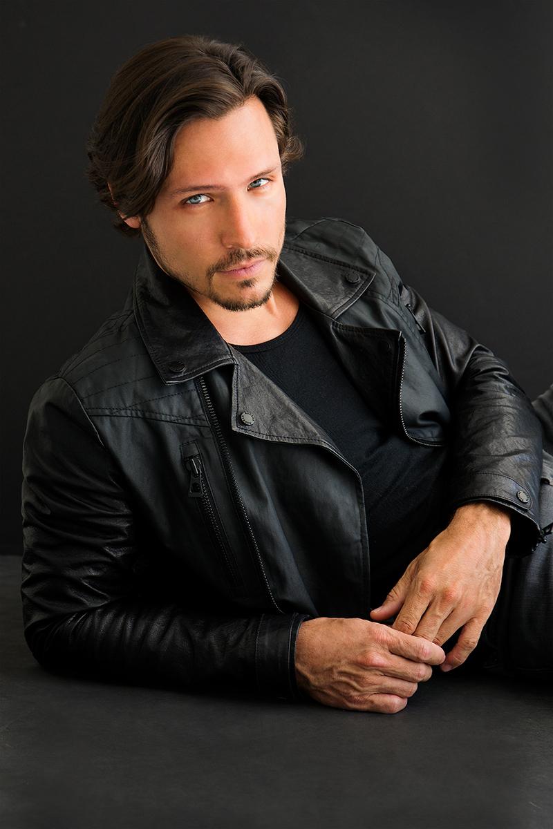  Happy Birthday Nick, many kisses from your French Fans!! :) 