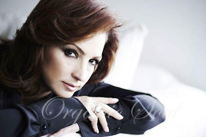 Happy BDay f/OS Singer-songwriter, actress and entrepreneur, Gloria Estefan is 58 
 
