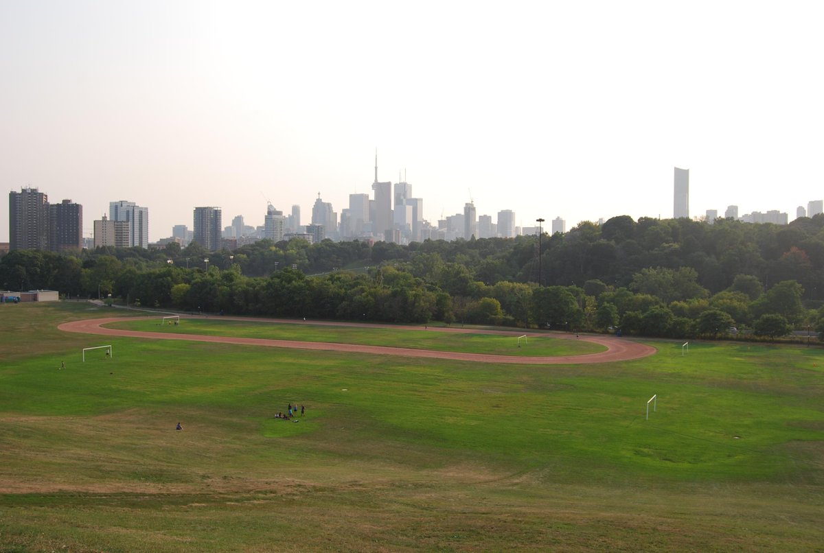 tobiketours's tweet image. Wanna a nice spot to practice sports and go biking? Riverdale Park! @getmoveready #moveready torontobiketours.wordpress.com/2015/08/31/bik…