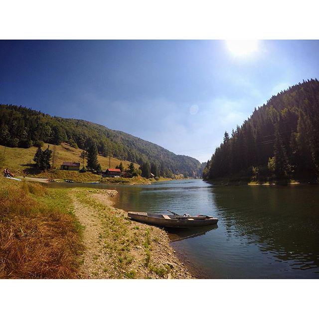 video_gopro's tweet photo. 🌲⛺️🚣🌲#slovakia #nature #hiking #river #rowingboat #slovenskyraj #dedinky #stratena #stratenskapila #gopro #hero4 by… http://t.co/8kGn6YouiP