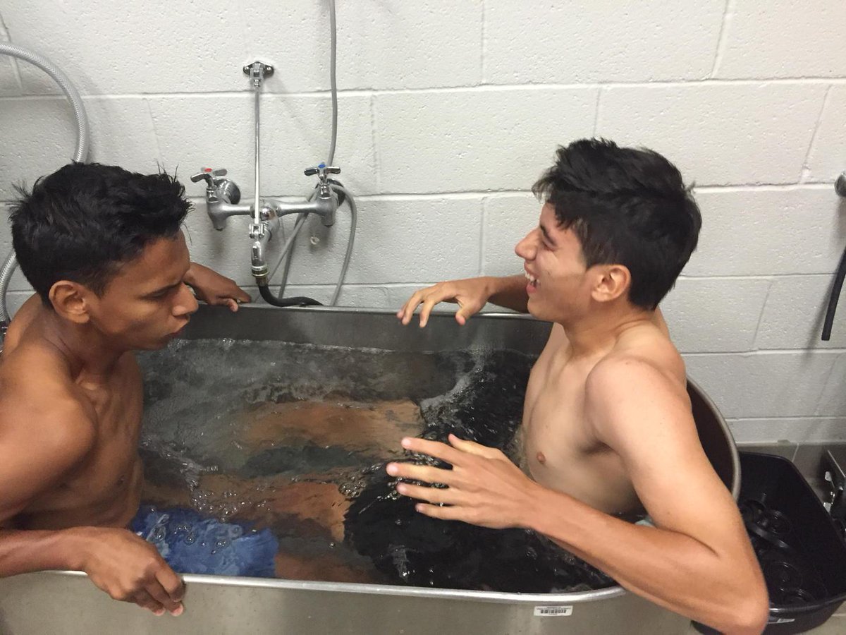 SoccerParkwood's tweet image. Rebel ⚽️ player putting in work this morning. #postgamerecovery #rebelsoccer