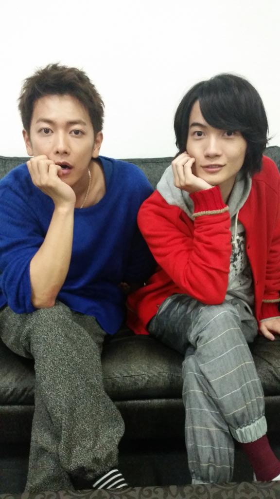 bakuman_movie's tweet photo. 今日は約１ヶ月ぶりに佐藤さん&amp;神木さんの取材でした～！サイコー&amp;シュージンカラー、そして同じポーズが可愛い(о´∀`о)宣伝K
#映画バクマン。 http://t.co/VqduNEnpXb