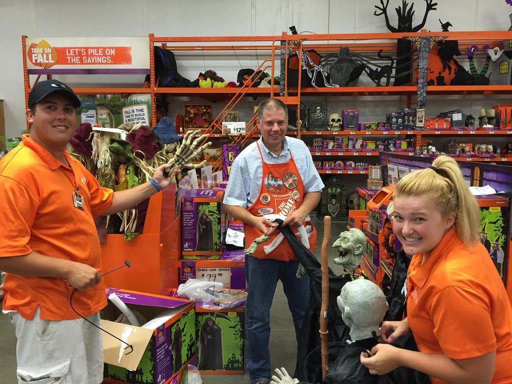 pottera92's tweet photo. @PeterSM1271 helping MET build Halloween displays!! @Sherman2C @HDJoshNicolay http://t.co/U1VHFkfqgo