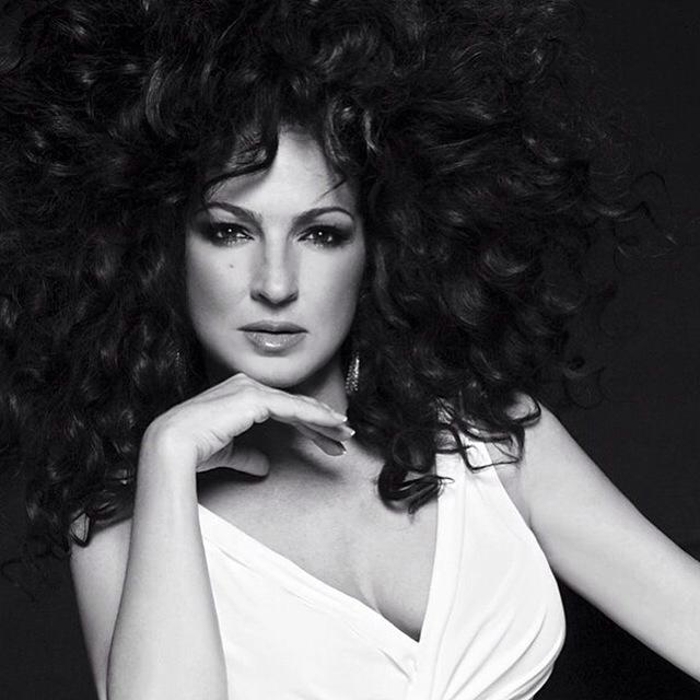 Happy birthday - Gloria Estefan 