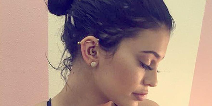 People on X: "Kylie Jenner documented the process of getting a new piercing via Snapchat http://t.co/CO9XVE38Ni http://t.co/skrE47eBwv" / X