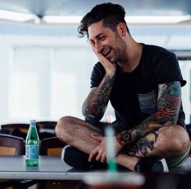 Happy birthday Joe Trohman! Have an awesome day! I love you and your wonderful guitar skills! 