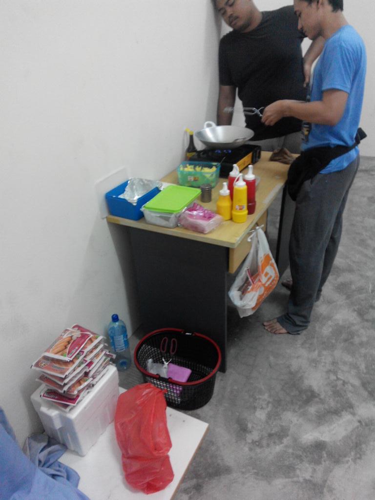 AmirulDanyel's tweet photo. Real life struggle bro #SosejSedap #MemangSedap http://t.co/M05vleGSd8