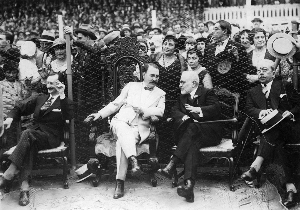 AGNArgentina's tweet image. Cancha de Newell's Old Boys. General José Felix Uriburu y Lisandro de la Torre en el palco oficial, 1931.
Inv. 60662.