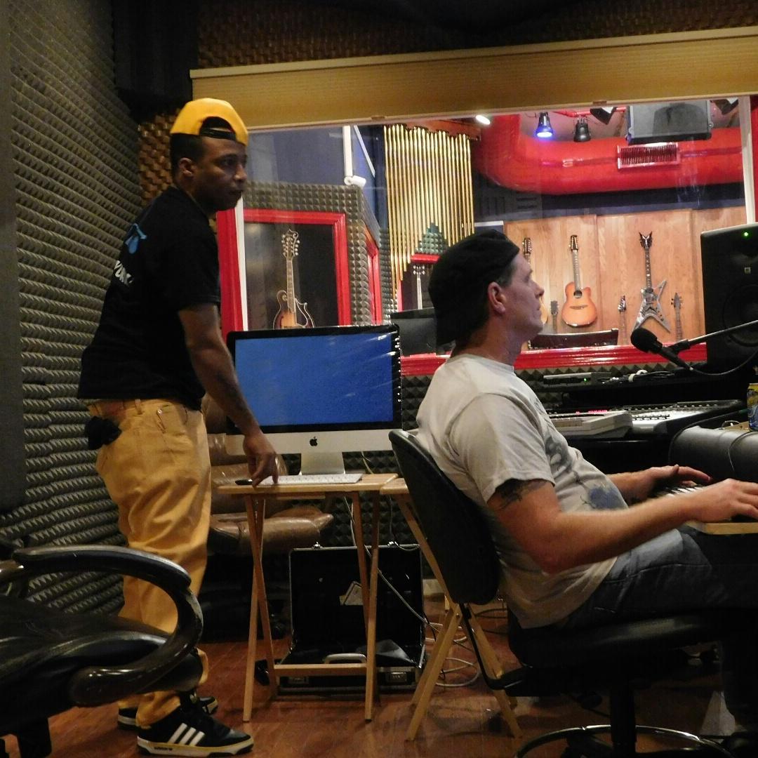 HatchbachEnt's tweet image. Putting in late hours at Westside recording studio #robertdeniro