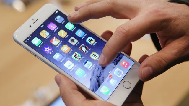 CNN's tweet photo. Hackers have stolen more than 225,000 Apple accounts from iPhone customers: http://t.co/XJRP1L8Px3 http://t.co/4c1Wkt3GSz