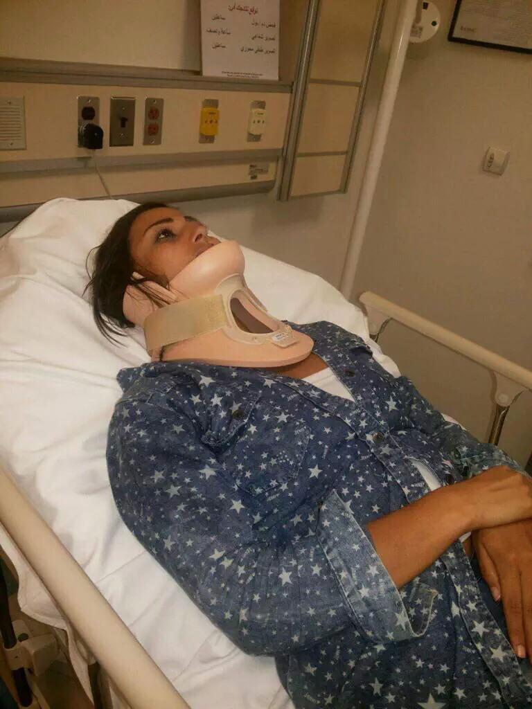 الناشطة نعمت بدر الدين في احدى المستشفيات بعد تعرضها للضرب على يد القوى الامنية داخل مبنى #وزارة_البيئة