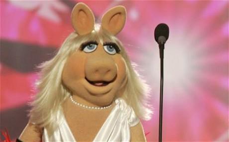 BlackAFMermaid's tweet photo. Miss Piggy, "What's good, Denise?" http://t.co/NUGhEoZZA2