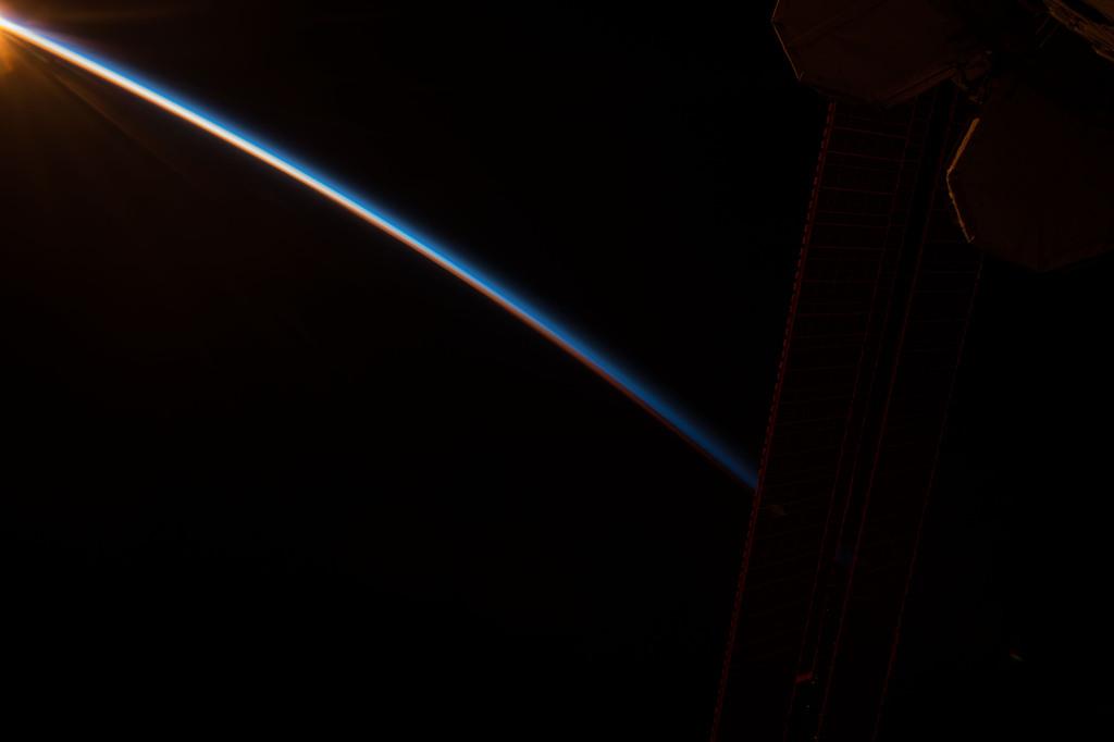 patrick_berio's tweet image. ift.tt/1Ew8C8S

The atmosphere from space