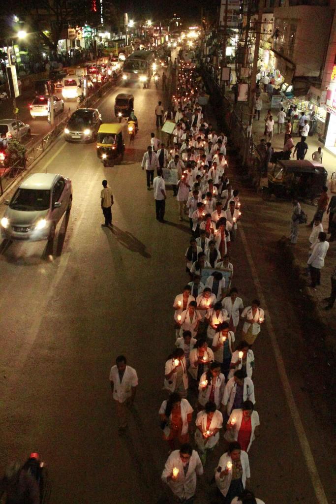 Patil2009's tweet image. #protestforhike.  Full of energy and enthusiasm.  Candle light march by JDA KIMS HUBBALLI.