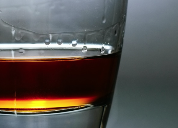 A former PLCB official is expected to plead guilty for taking bribes frm distiller, wholesaler ow.ly/REKKD