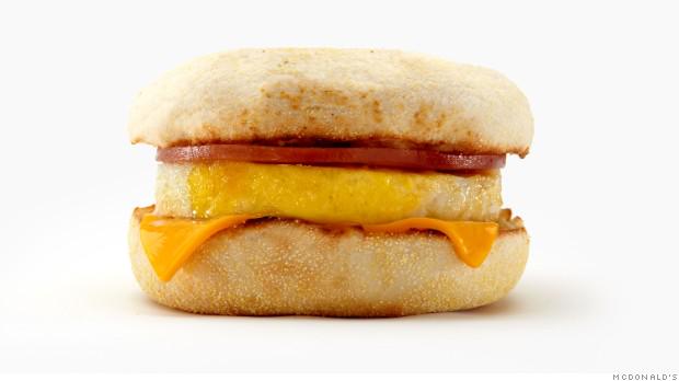 CNN's tweet image. It&apos;s official: @McDonalds is rolling out all-day breakfast nationwide October 6. cnn.it/1NWiGdG via @CNNMoney