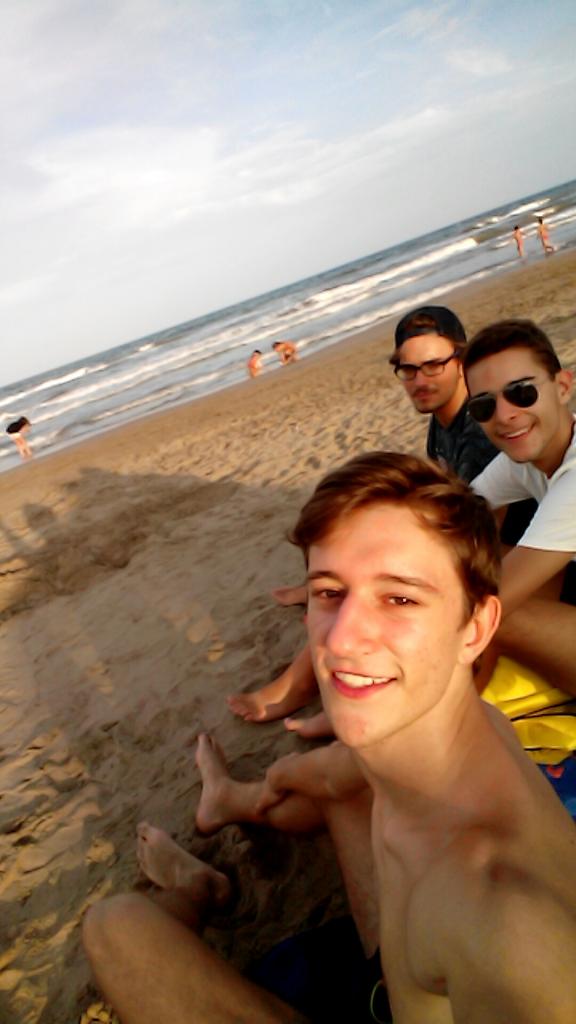 fer_pascu's tweet photo. Comenzamos el año de buena manera #pisico #ValenciaCity http://t.co/qveTQJPc4q