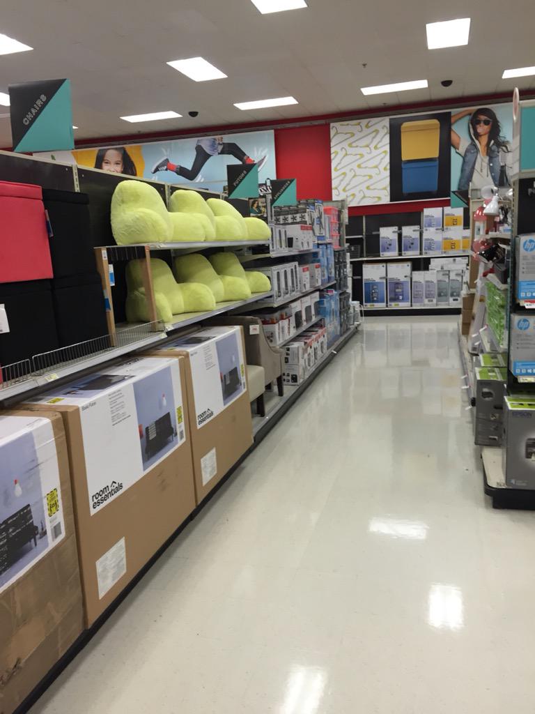 Deck out your dorm! #g493FULLfloors #PTMmasters #inthestoreONfloor @JennaWalker422 <a href="/hspingler/">Holly Spingler</a> @neilstrongTGT