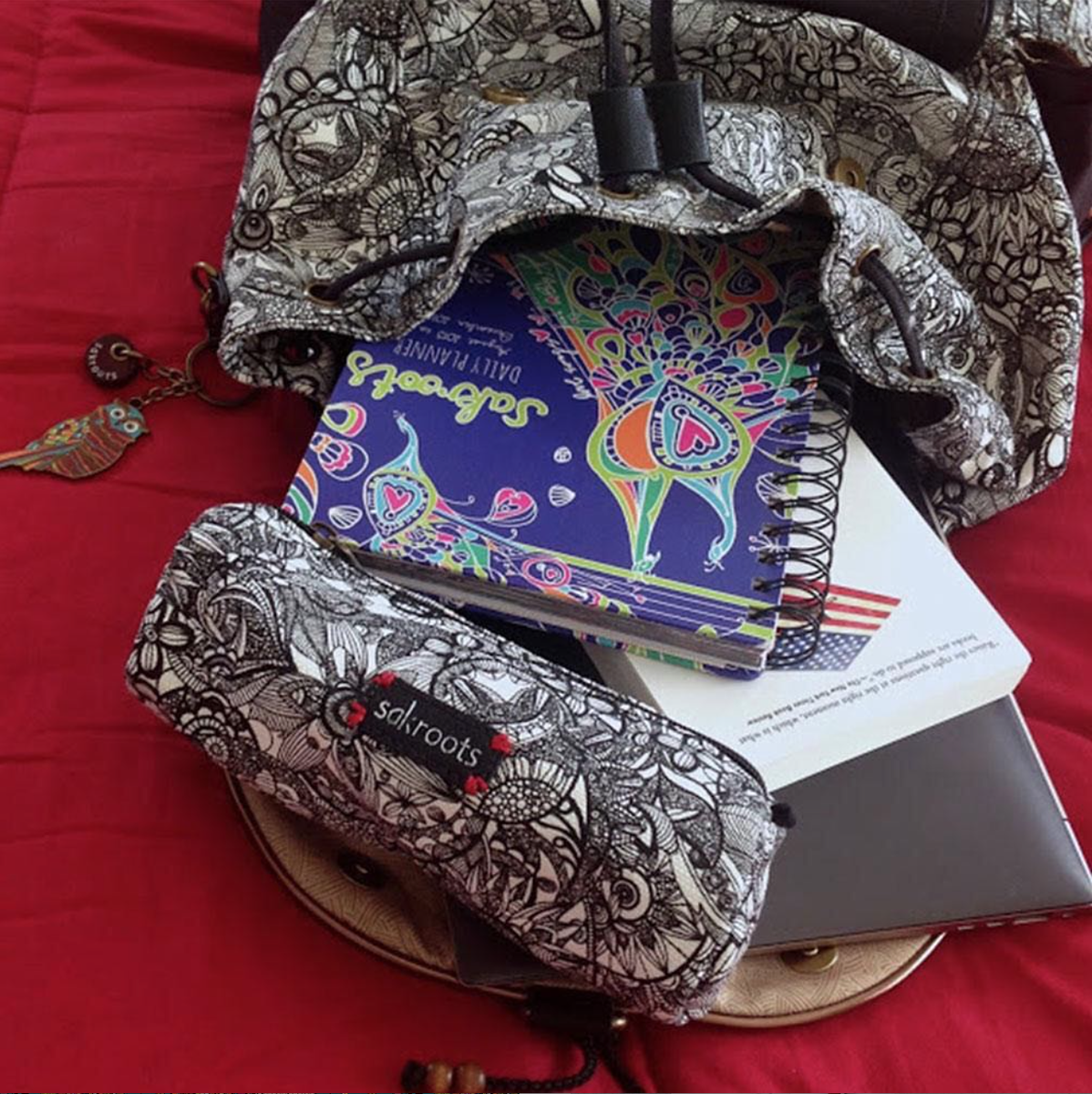 Sakroots's tweet photo. What's in your #flapbackpack? #sakroots #colorfulart #agenda #SRinSession #backtoschool 📷: @kirstenortez http://t.co/Px4o3qoKcH