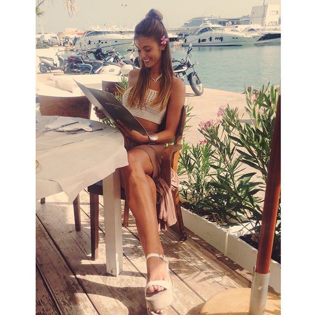 EnticeDivinity's tweet image. Back to vacation week with my loser. I swear he takes the best pictures. 🌸💖