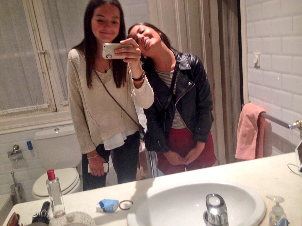 sanitablanco's tweet photo. Feliz mayoría de edad a mi gallega preferida ❤️😍 disfrútalos como tu sabes!!!!!!!!!! @Candelonchi http://t.co/SGjxu7o9VJ