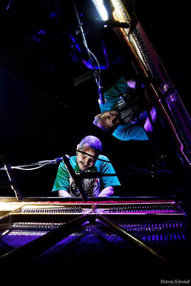 Ariel Minimal | FlopaManzaMinimal. Caras y Caretas. Ago 2015
#flopamanzaminimal #arielminimal
facebook.com/ladosv