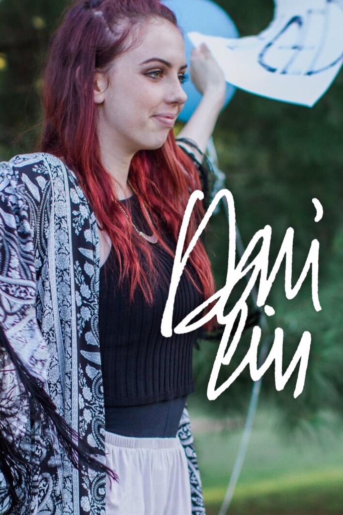 locks4cim's tweet photo. dani lockscreen  
left - 4/4s right - 6/5/5s
rt/fav if saving http://t.co/hsUssfioGI