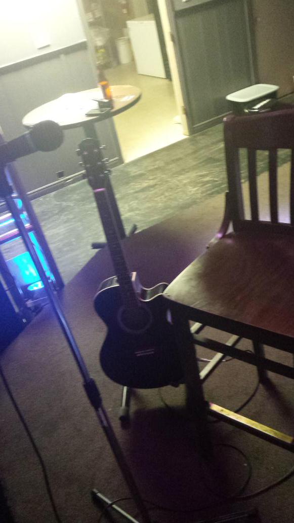 LessThan3Btfd's tweet photo. The stage awaits you! Open mic at @mannys_place starts now!! http://t.co/hlkJLiWr8B